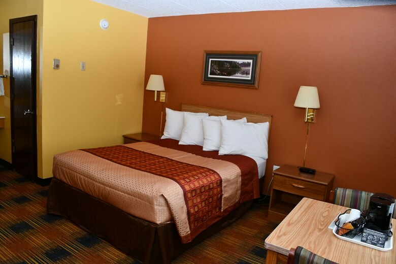 Hotel Regency Inn & Suites
