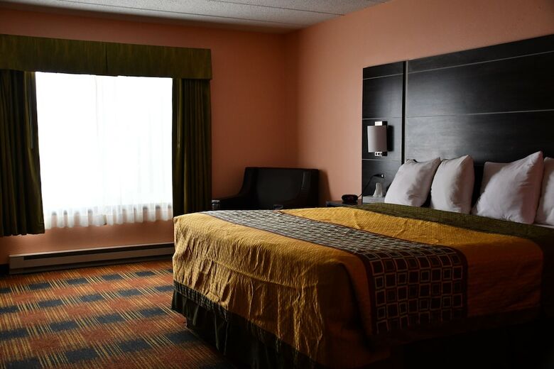 Hotel Regency Inn & Suites
