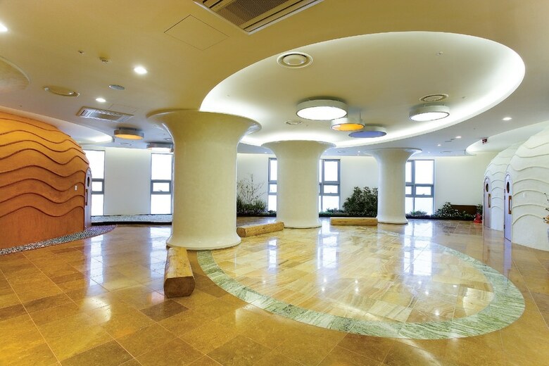 Hotel Mayhills Resort