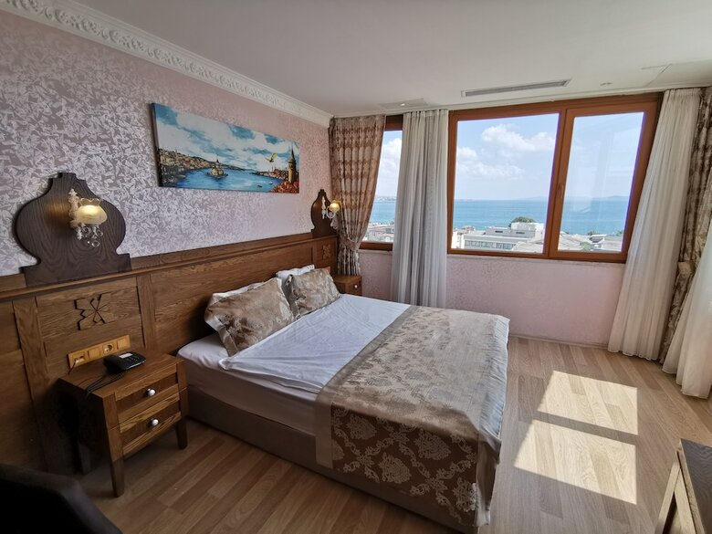 Perapolis Hotel