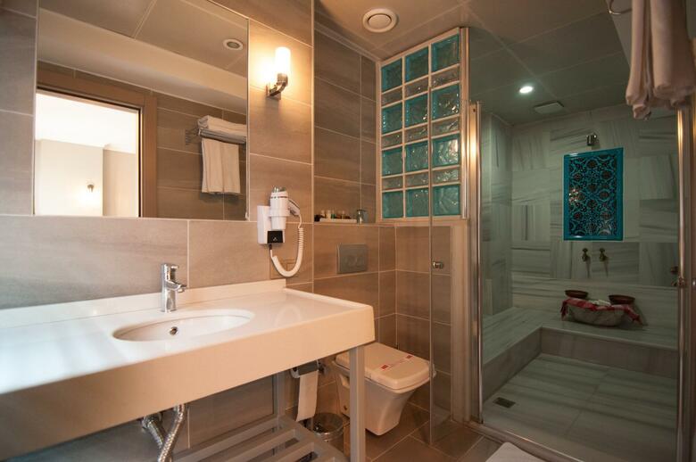 Perapolis Hotel