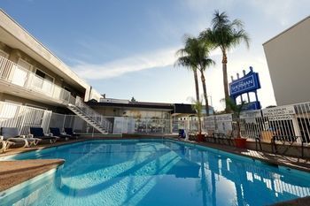 Hostal The Sherman Hotel