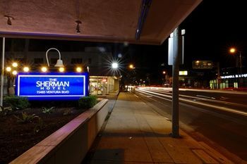 Hostal The Sherman Hotel