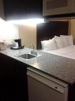 Hotel Toledo Bridgepointe Inn & Suites