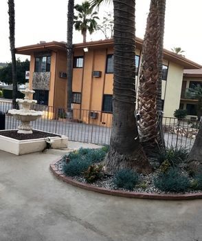 Studio City Court Yard Hotel
