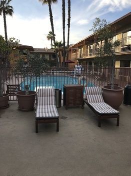 Studio City Court Yard Hotel