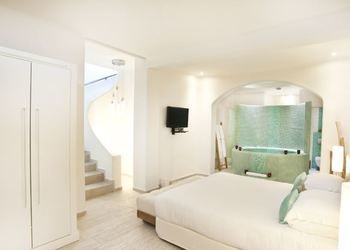 Bed & Breakfast Allure Suites