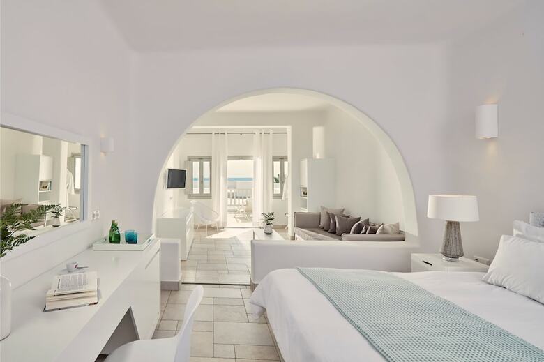 Aqua Blue Hotel