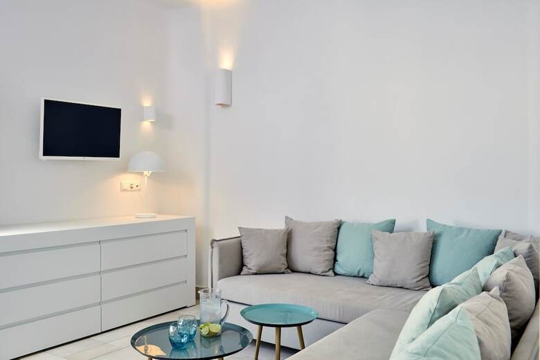 Aqua Blue Hotel