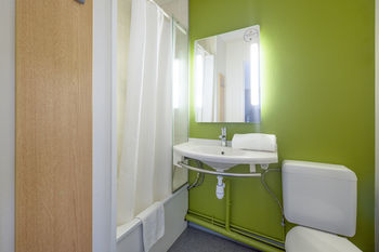 Hotel B&B H�tel Brest Kergaradec