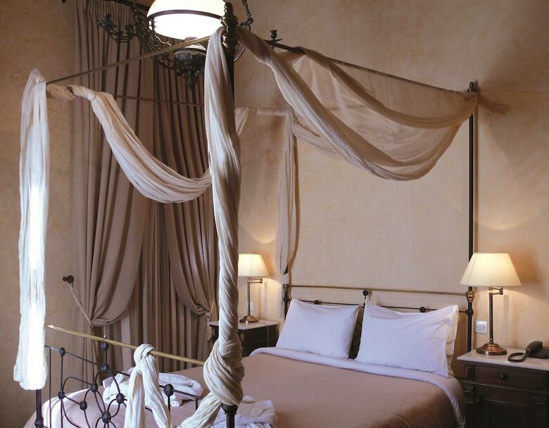 Nafsimedon Hotel