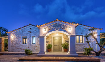 Artina Luxury Villa