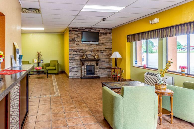Hotel Econo Lodge Inn & Suites