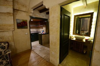 Riverside Mansion Hotel