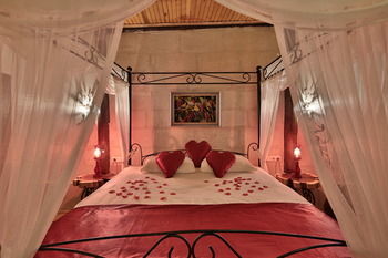 Riverside Mansion Hotel