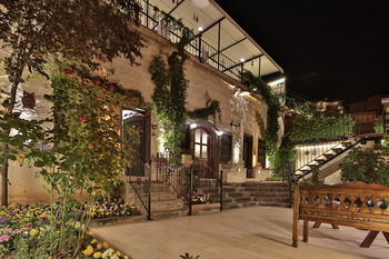 Riverside Mansion Hotel