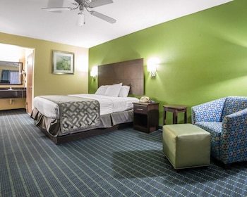 Hotel Rodeway Inn & Suites
