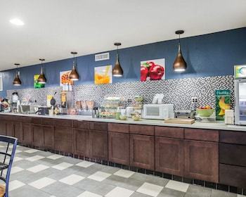 Hotel Rodeway Inn & Suites