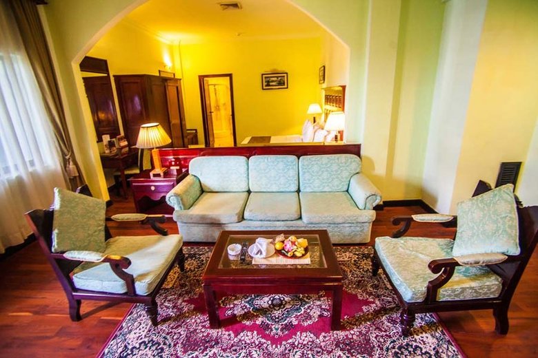 Ree Hotel