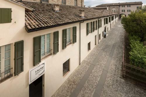 Hostal Hotel Cortaccia Sanvitale