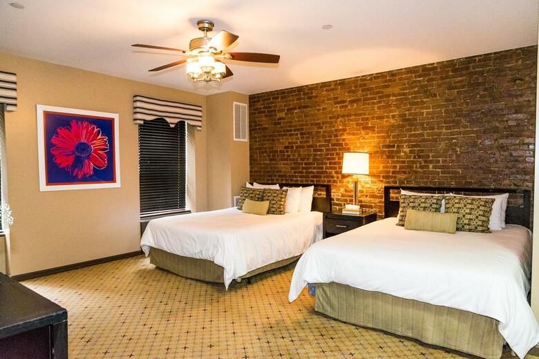 Royal Park Hotel And Hostel