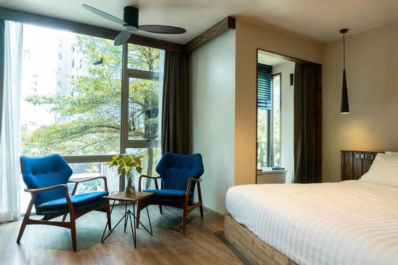 Tints Of Blue Hotel