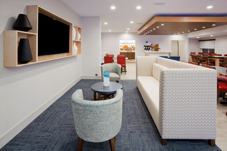 Holiday Inn Express Hotel & Suites Dickinson