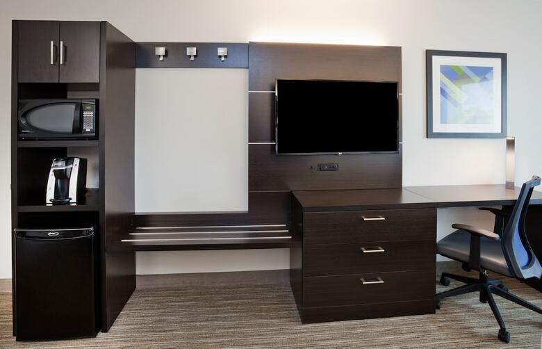 Holiday Inn Express Hotel & Suites Dickinson