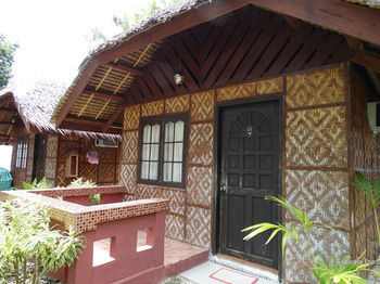 Hotel Whites And Greens Beach Resort