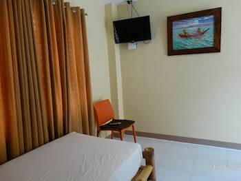 Hotel Whites And Greens Beach Resort