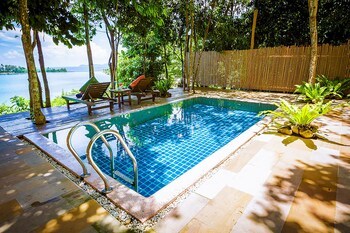 Hotel Captain Hook Resort