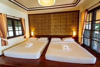 Hotel Captain Hook Resort