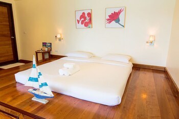 Hotel Captain Hook Resort