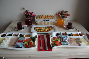 Zendy Suite Hotel