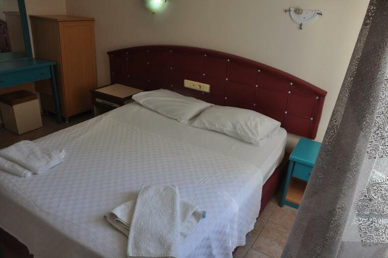 Basil's Apart Hotel