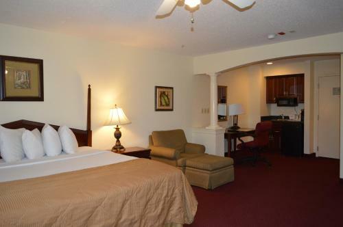 Opal Hotel & Suites
