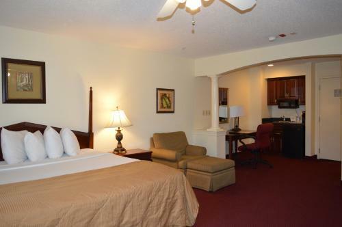 Opal Hotel & Suites