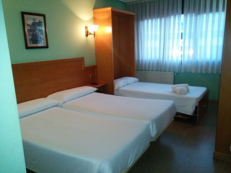 Hotel Carbayon II