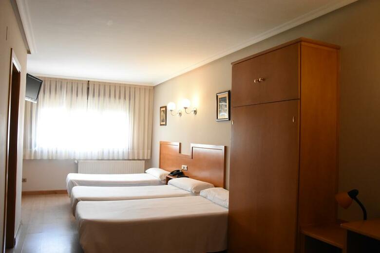 Hotel Carbayon II