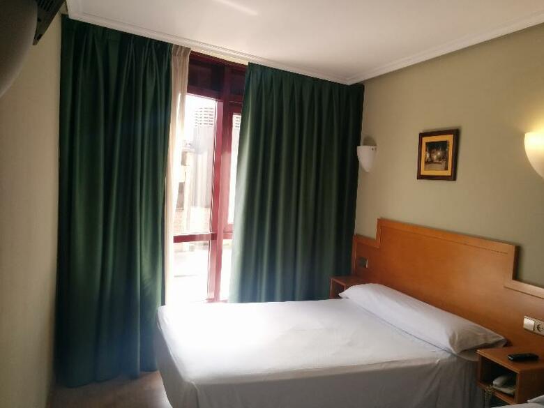 Hotel Carbayon II