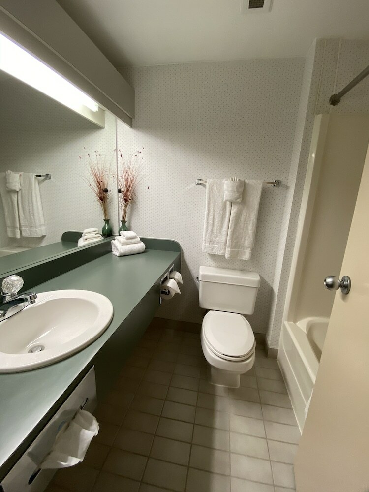 Hotel Riverside Resort  Conference Center