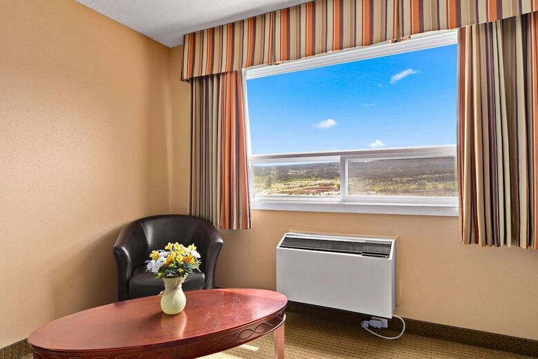 Hotel Coast Fraser Inn