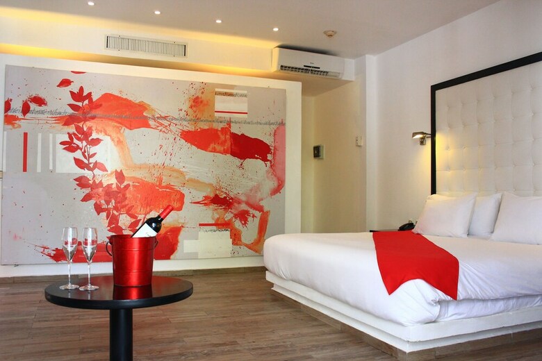 In Fashion Hotel Boutique