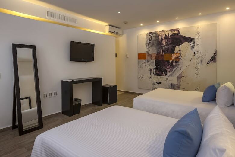 In Fashion Hotel Boutique