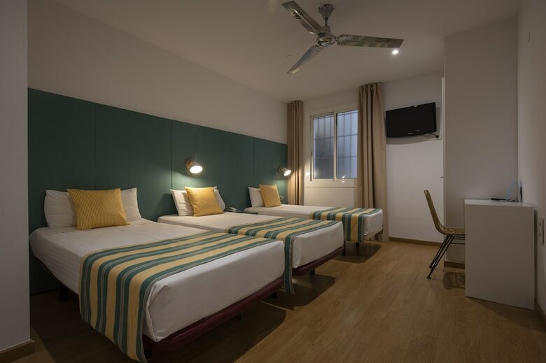Yomo Hostal Bcn Port