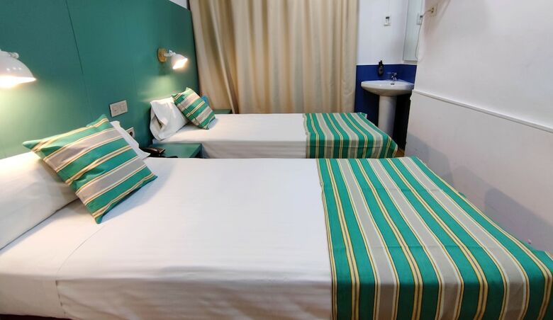 Yomo Hostal Bcn Port