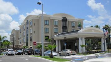 Holiday Inn Express Hotel & Suites