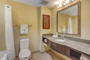 Holiday Inn Express Hotel & Suites