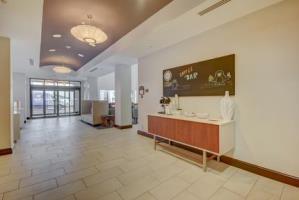 Holiday Inn Express Hotel & Suites