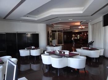 Hotel Phoenicia Tower